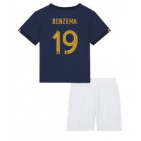 Otroški Nogometni dresi Francija Karim Benzema #19 Domači SP 2022 Kratek Rokav (+ Kratke hlače)